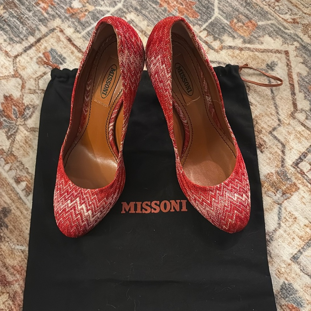 Missoni Round Toe Pump